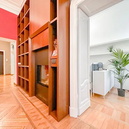 Apartment Dell'orso Luxury - 5 Mins From Montenapoleone Milan