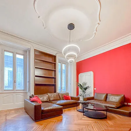 Dell'orso Luxury - 5 Mins From Montenapoleone Apartment